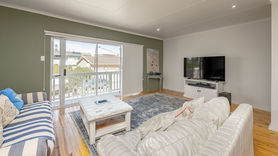 4 Bedroom Property for Sale in Struisbaai Western Cape